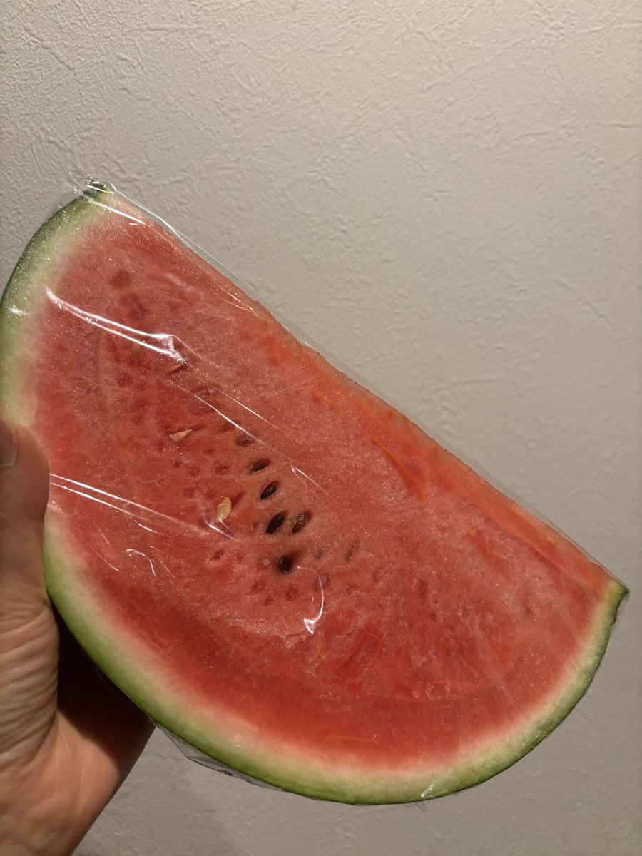 meganepanda's tweet photo. 初物スイカ🍉 https://t.co/kKzUgp3V3V