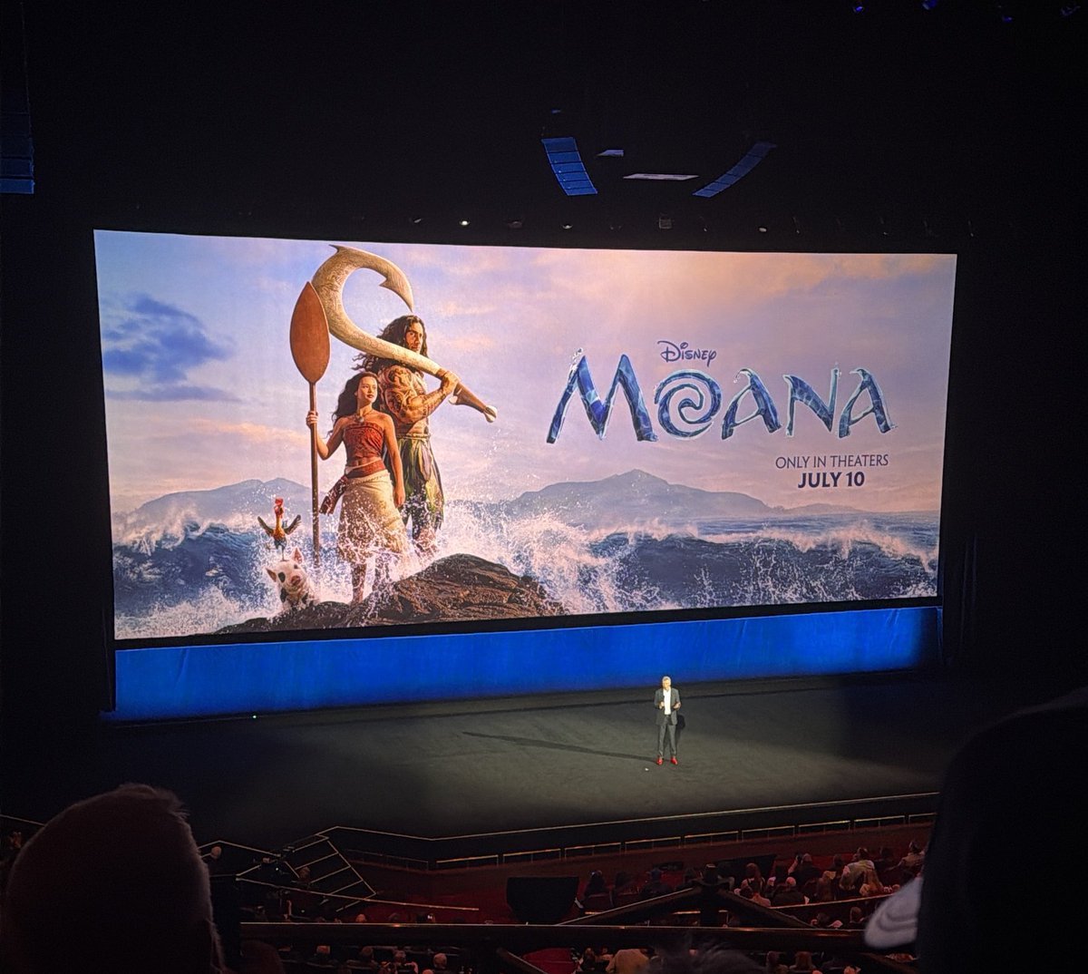VidaoPantalla's tweet image. The Rock habla de como su abuelo inspiró su interpretación como Maui en la #Moana/#Vaiana original.

#Cinemacon #Cinemacon2026 #Disney
