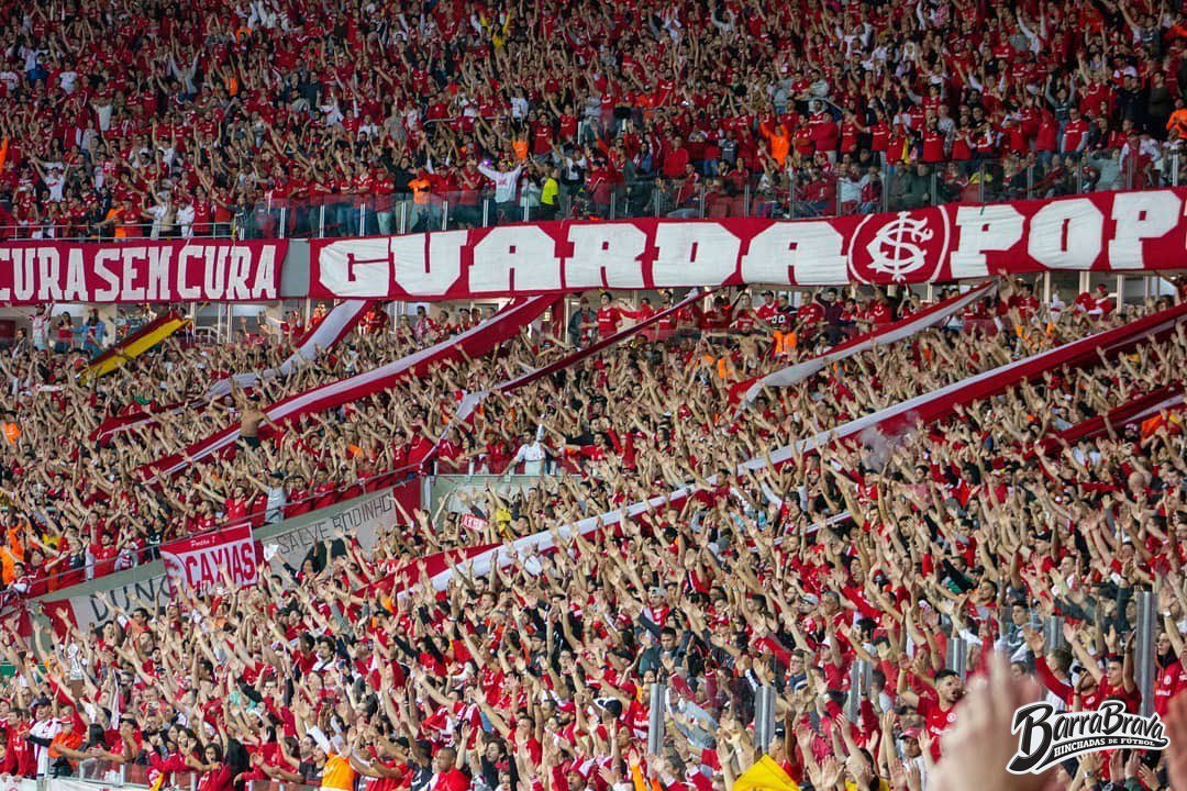 LucasCollar's tweet photo. 🚨Guarda Popular conseguiu liberação total de instrumentos e faixas junto à Brigada Militar. Torcida estava com liberação parcial desde os incidentes no Gre-Nal da final do Gauchão. Medida já é válida para o jogo de domingo contra o Mirassol. https://t.co/pDLeP5BOL7