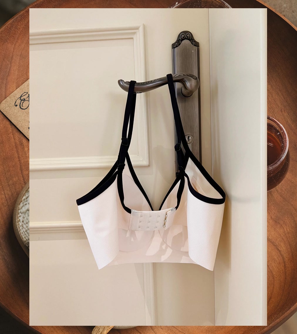 Rebecca Castro tweet media