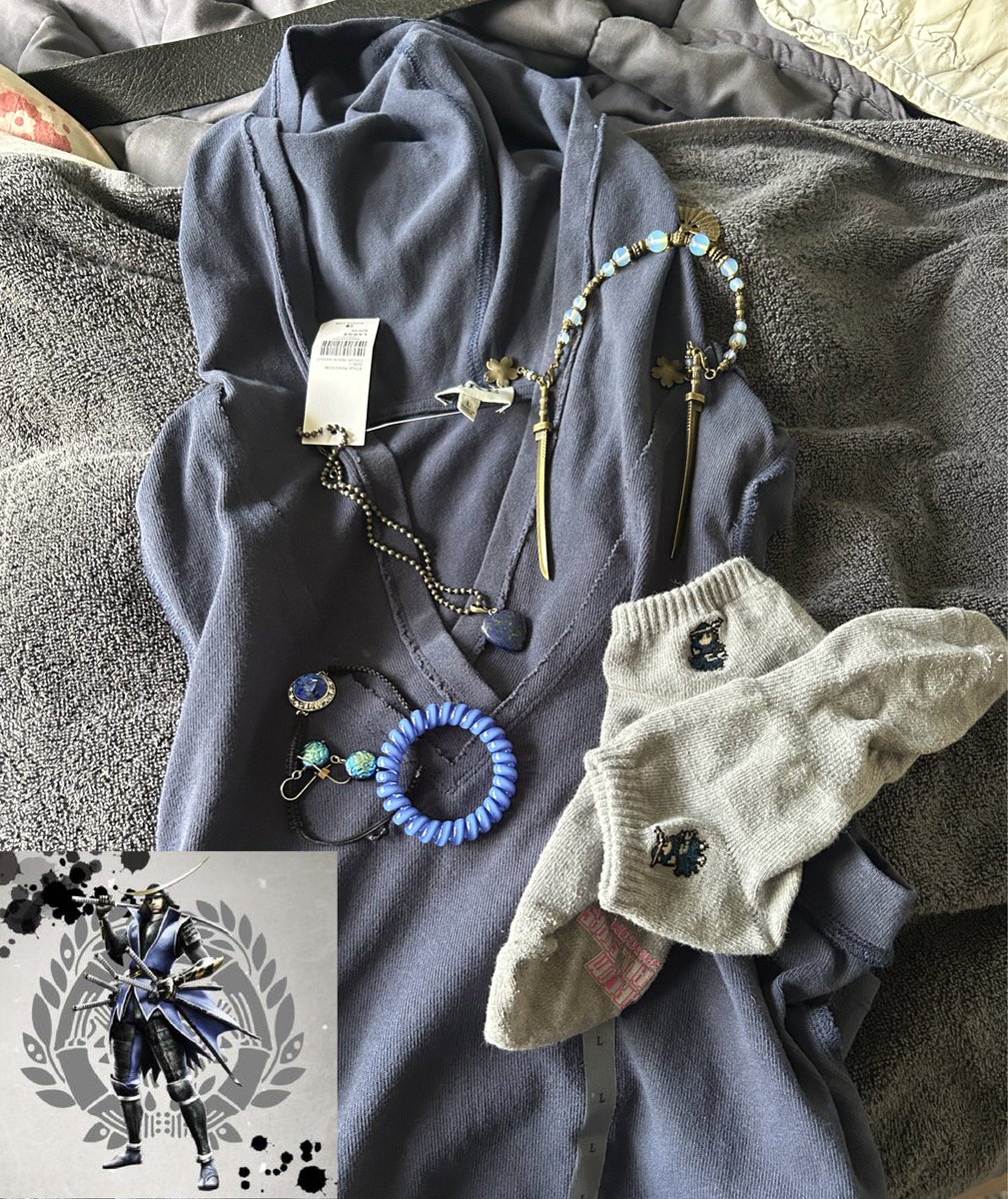 BlueAndDog's tweet photo. Work outfit inspired by Date Masamune as he appears in #戦国BASARA. I bought socks with him on them at a Capcom Exhibition in Tokyo and got inspired! #sengokubasara https://t.co/mgkvd9bCjZ