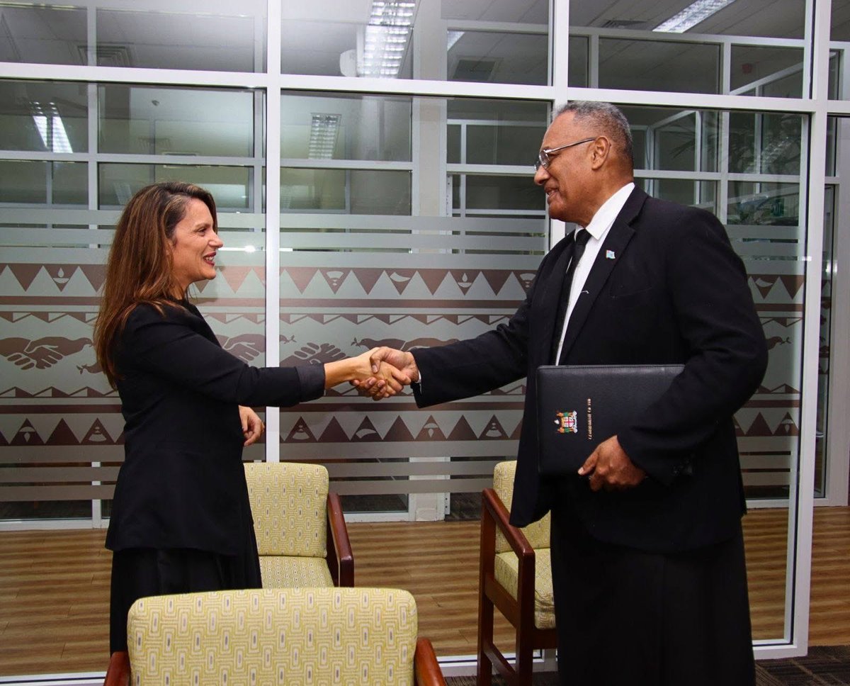KosovoinAUS's tweet photo. Ambassador Bërdynaj Shala met with Fiji 🇫🇯 Minister of Foreign Affairs, the Honourable Sakiasi Ditoka. Highlighting their shared goal to strengthen cooperation, they discussed bilateral initiatives and the potential to expand diplomatic representation and exchanges.

🇽🇰🤝🇫🇯 https://t.co/2pLowKyZTr