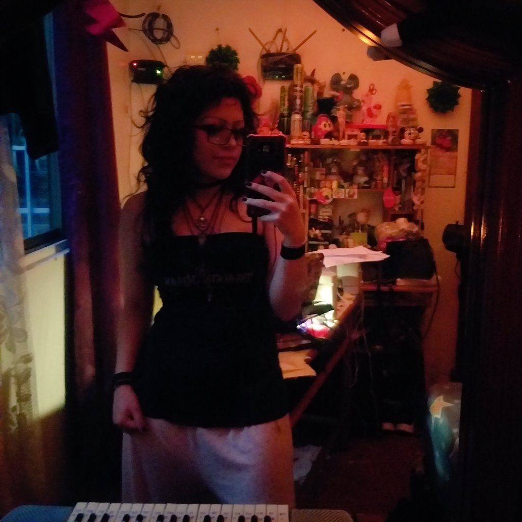 Girl Who Develops Crime Scene Photos tweet media