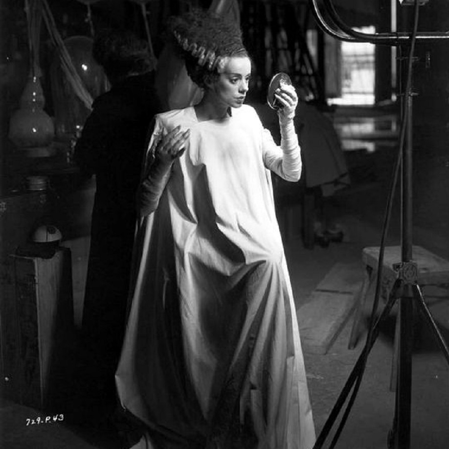 HorrorHammer1's tweet photo. Elsa Lanchester in Bride of Frankenstein (1935) https://t.co/gJqmXnhMVR