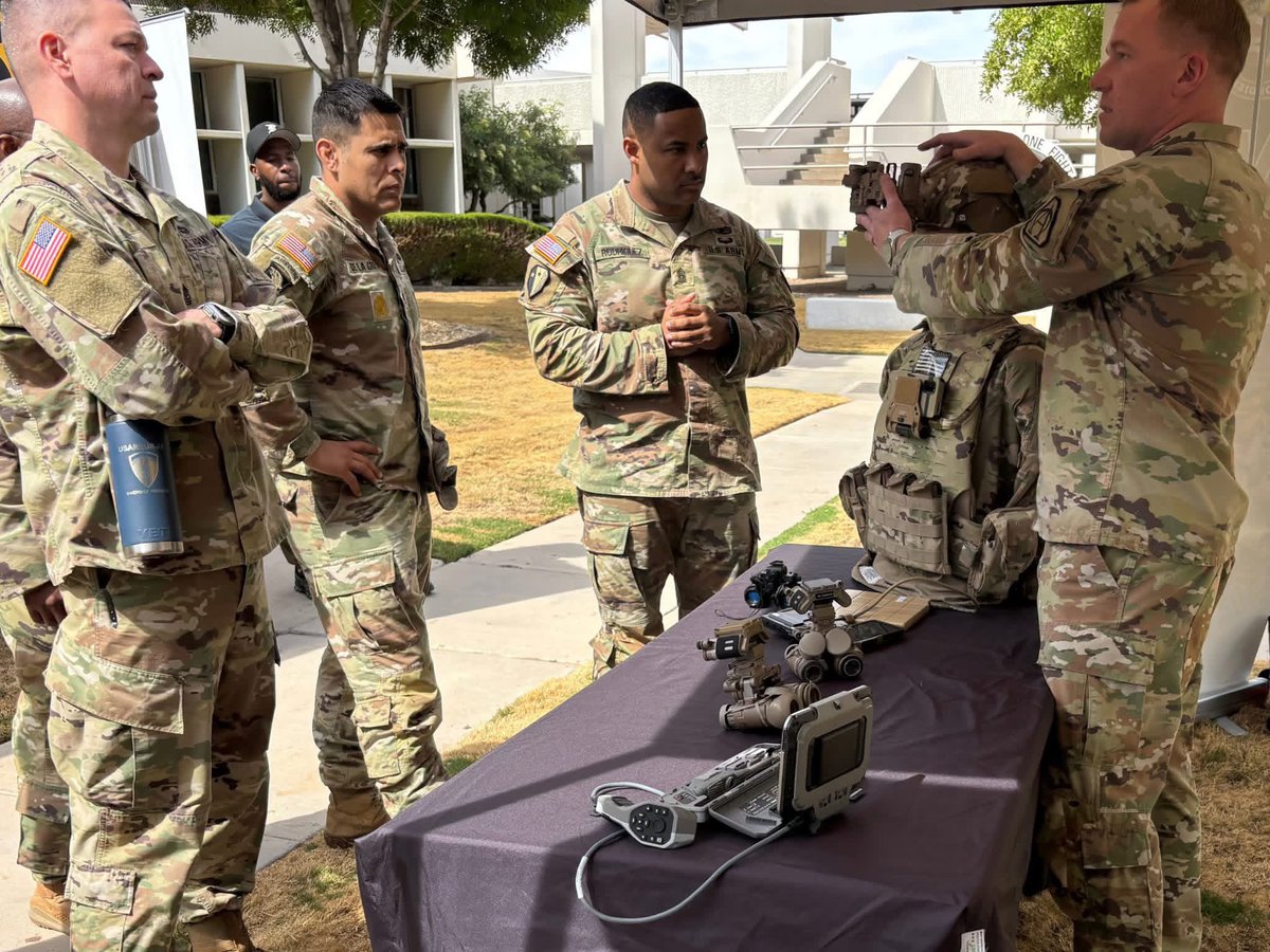 CPEGround's tweet photo. CPE Ground is @ the SGM Academy, giving current &amp; future SGMs an inside look @ the innovative, cutting-edge weapons, enablers, &amp; protective gear shaping the future of formation-based architecture.🛡️
#CPEGround #CPEGroundCP #ArmyLeadership #ArmyAcqReform https://t.co/C0hS13zO3D
