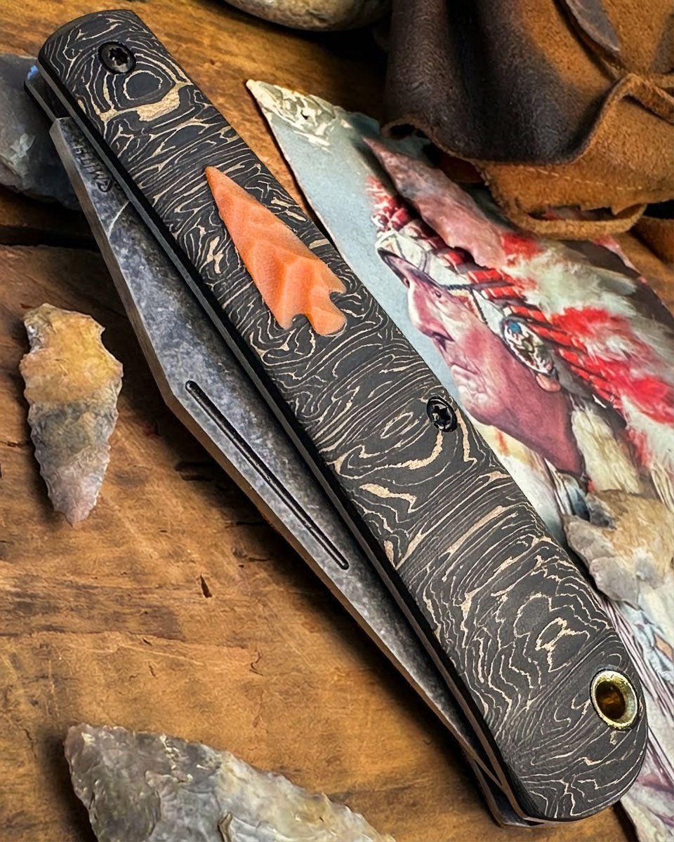 SmithnSonsKnfCo's tweet photo. Returning favorites + new variations.
Fresh Marshland Apache builds with Fat Carbon, paper micarta, and our Blackout Forced Patina Finish are live now.
#knifemaker #customknife #edcgear #madeinusa #fatcarbon #micarta https://t.co/cMhKIlfmFc