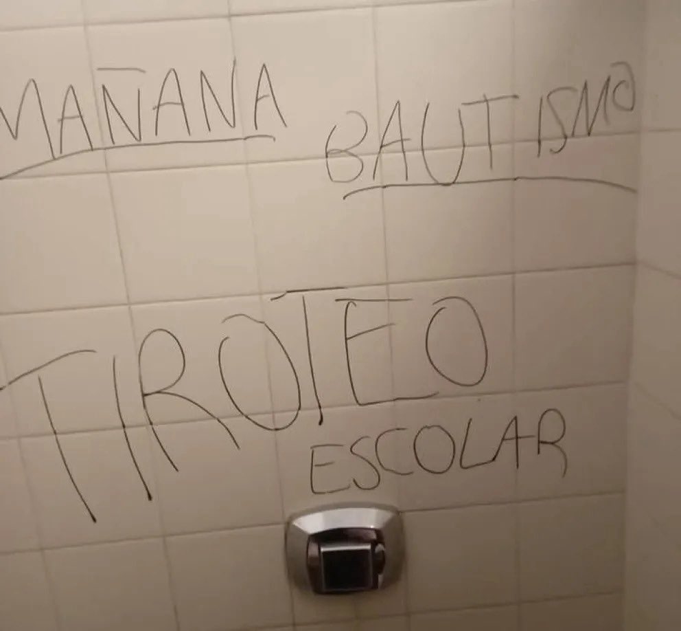 Pintadas amenazantes en colegios de Posadas estarían ligadas a un reto viral. 

En su comunicado, el Spepm explicó que están trabajando de manera articulada y permanente con las autoridades de cada institución involucrada.

cadenadelsol.com.ar/?a=275328&PHPS…