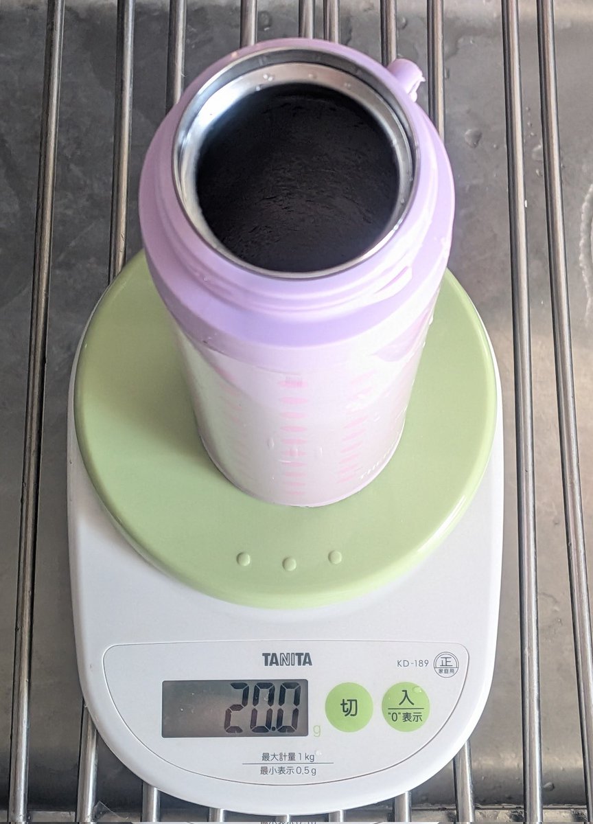いつも子供二人の水筒に入れるスポーツドリンクはこれ‼️コストコでめちゃくちゃ安いよ😆✨️一袋１リットルなので、グラムを測って半分ずつ入れて２人分作ってます🤭
#水筒　#スポドリ　#コストコ