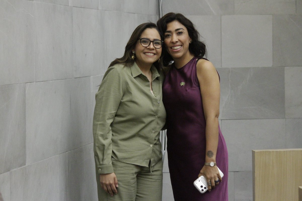 larevista_unica's tweet photo. @CongresoPue @FedrhaSuriano @elpidio_diaz @ZatarainLeal @MarcosCastro40 @SoyElyLimon @katysanz03 @LupitaVargasMx @Esther_Mtz04 @NormaPimentelMx @xelariannah @susanariestra @AmievaMarisol @AnaTepoleA @Titomino @AzucenaRosasTa2 @LeonelaMtzA @MaestraFloricel @AnaLauraGmzRmz #CongresodelEstado || 🧵(9-10)

@CongresoPue @LupitaVargasMx @NormaPimentelMx @LeonelaMtzA @elpidio_diaz

#fotogalería #galeríaúnica #Puebla #SesiónPermanente #diputadas #diputados

#fotos: Miguel Ángel Huerta @Titomino #único 📸 https://t.co/zyXfFC3q91