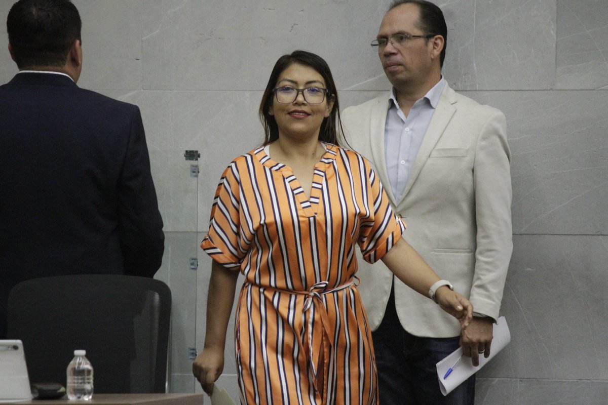 larevista_unica's tweet photo. @CongresoPue @FedrhaSuriano @elpidio_diaz @ZatarainLeal @MarcosCastro40 @SoyElyLimon @katysanz03 @LupitaVargasMx @Esther_Mtz04 @NormaPimentelMx @xelariannah @susanariestra @AmievaMarisol @AnaTepoleA @Titomino @AzucenaRosasTa2 @LeonelaMtzA @MaestraFloricel @AnaLauraGmzRmz #CongresodelEstado || 🧵(9-10)

@CongresoPue @LupitaVargasMx @NormaPimentelMx @LeonelaMtzA @elpidio_diaz

#fotogalería #galeríaúnica #Puebla #SesiónPermanente #diputadas #diputados

#fotos: Miguel Ángel Huerta @Titomino #único 📸 https://t.co/zyXfFC3q91