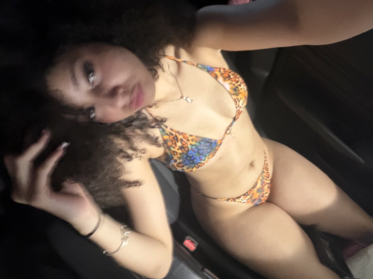 caribbeangyal tweet media