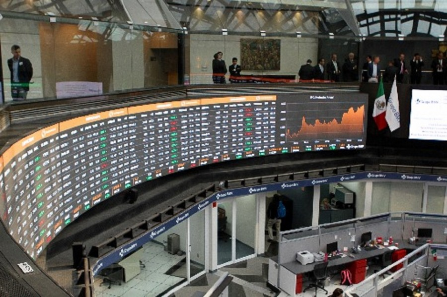 Infosel's tweet photo. 📉 Extranjeros venden acciones mexicanas en medio de volatilidad

Los inversionistas extranjeros retiraron capital del mercado accionario mexicano por primera vez en seis meses, en un entorno marcado por la caída de las bolsas globales tras el conflicto en Medio Oriente.

https://t.co/mNEn9ySqXm