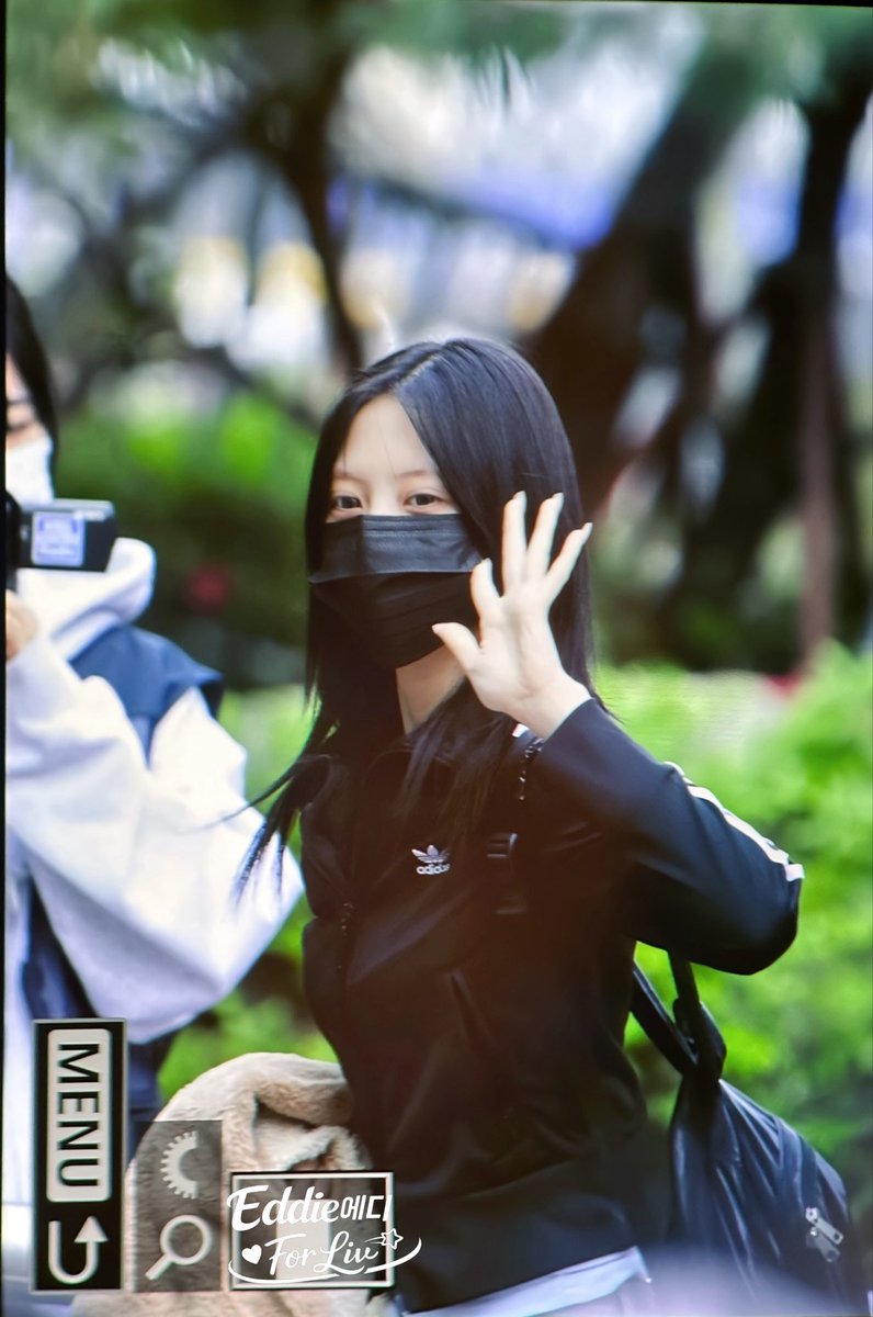 260417 pre
Music bank 출근🖤

#리브 #리센느
#LIV #RESCENE