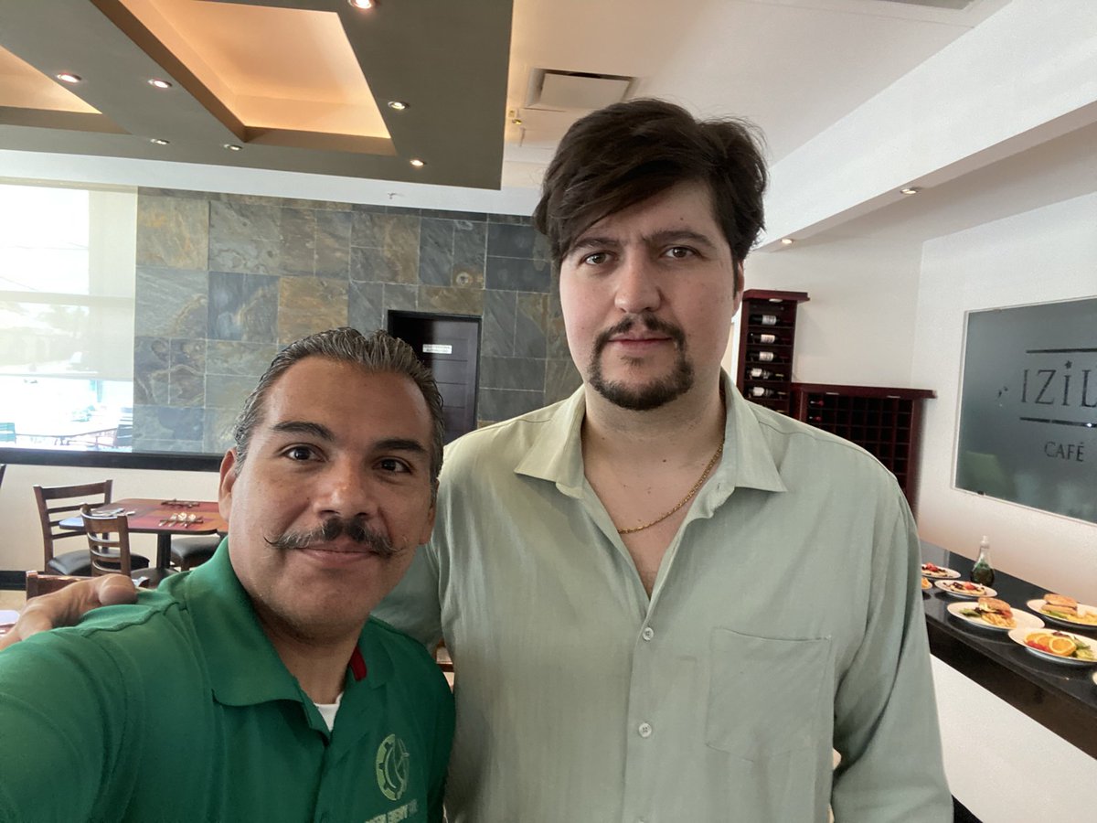 Wezker's tweet photo. Ya que esta tan de moda @fdobonilla solo quiero decir que es un tipazo, muy serio y profesional pero accesible y un placer trabajar con él 👌 https://t.co/vmIRR8QHrh