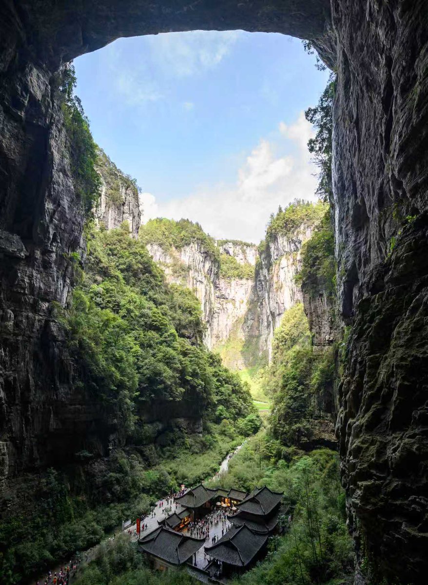 51argentina's tweet photo. Patrimonio de la Tierra, maravilla del mundo！Tres Puentes Naturales en Wulong, Chongqing. Patrimonio Mundial. El grupo de puentes kársticos más grande de Asia. Altura media >300 m, luz >500 m. Escenario de “La maldición de la flor dorada” y “Transformers 4”. #PatrimonioMundial https://t.co/b2rsHAugcr