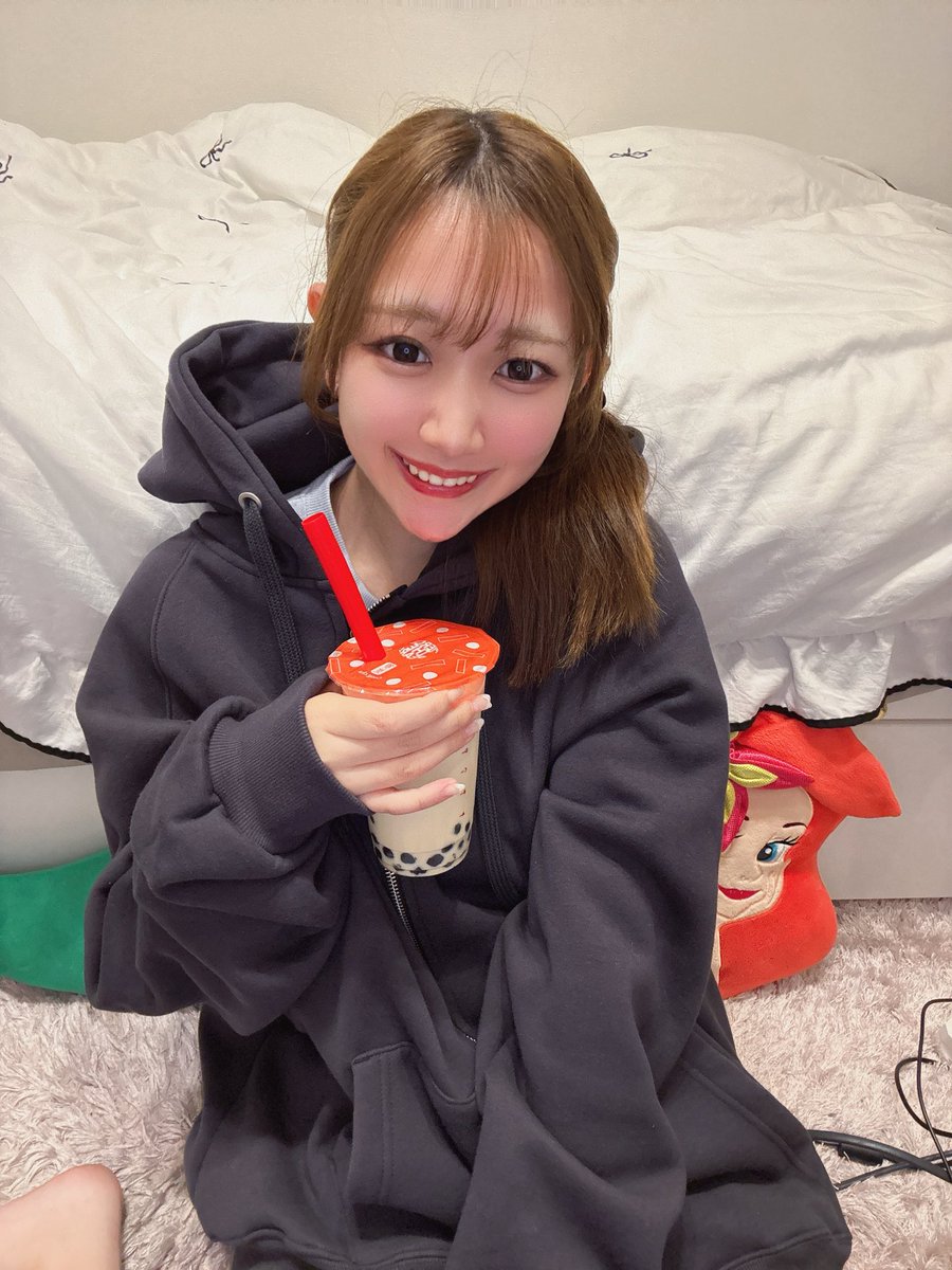 おはよううう🥱
これは前の部屋🥱ねむい🥱
タピオカ飲みたいようう、みんな飲んだことある？