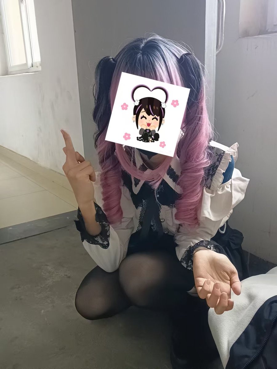 XXTiEDG's tweet photo. 伪娘想通过后面赚钱～ https://t.co/HRHkRDBS9c