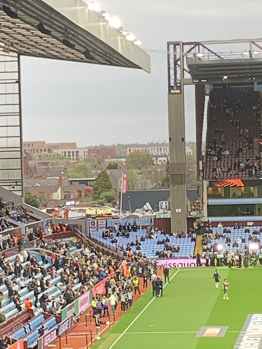 PrimeTimeVilla tweet media