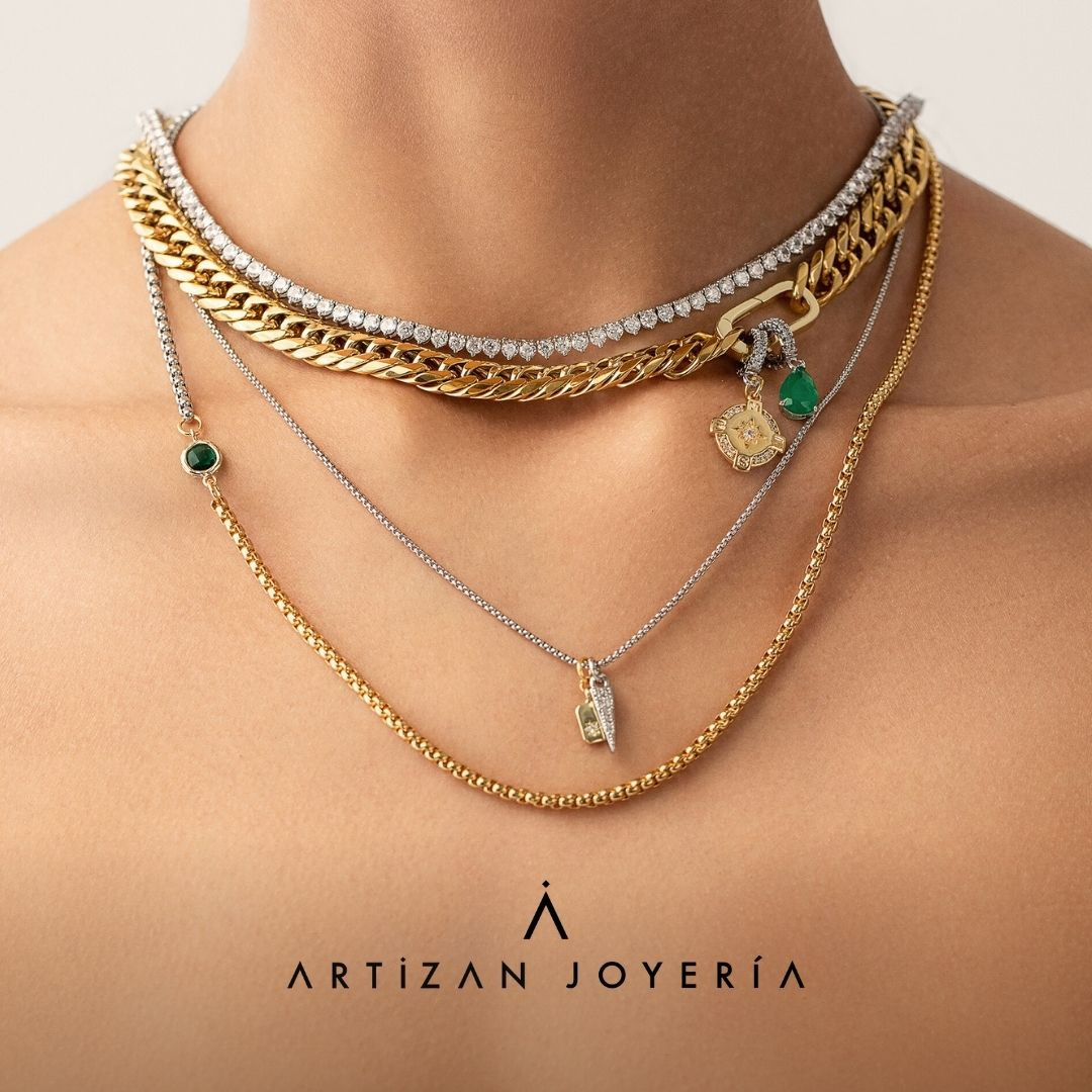 artizan_joyeria's tweet photo. 10,000+ five-star reviews. waterproof. hypoallergenic. 18k gold-plated stainless steel. the necklace set that strangers keep asking about. 10% off + free shipping 🌴