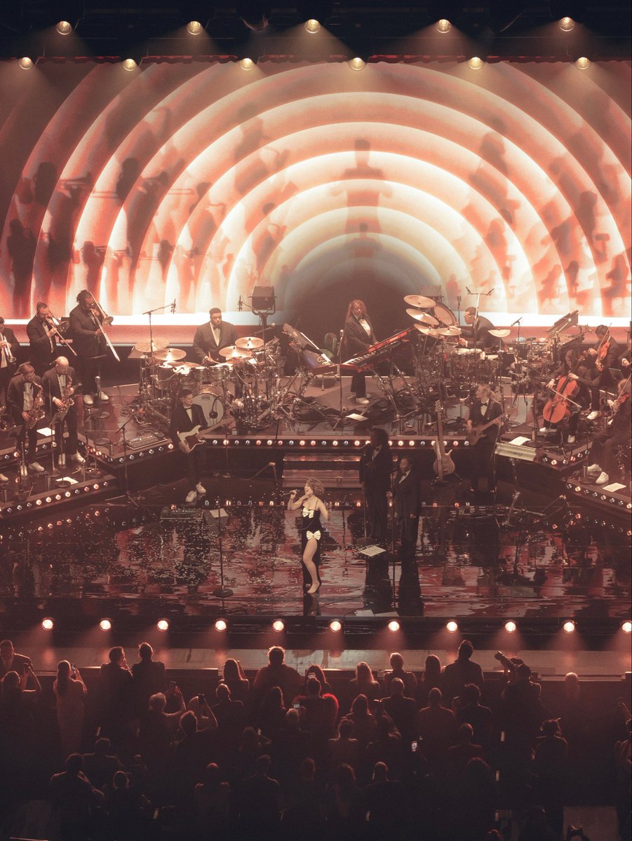 RadioCity's tweet photo. RAYE-DIO CITY ❣️ Ready for Night 2

📷: @RichFury / MSGE https://t.co/FiLqtWdpma