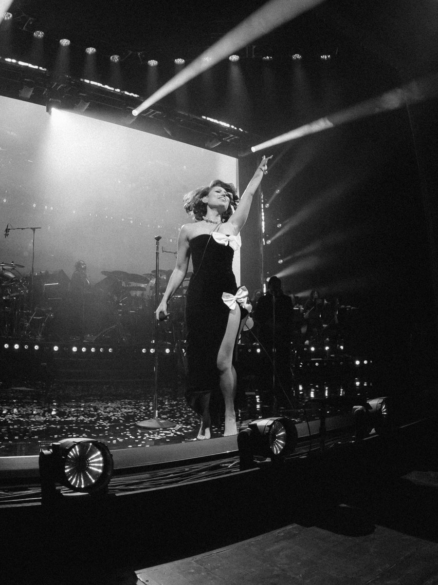 RadioCity's tweet photo. RAYE-DIO CITY ❣️ Ready for Night 2

📷: @RichFury / MSGE https://t.co/FiLqtWdpma