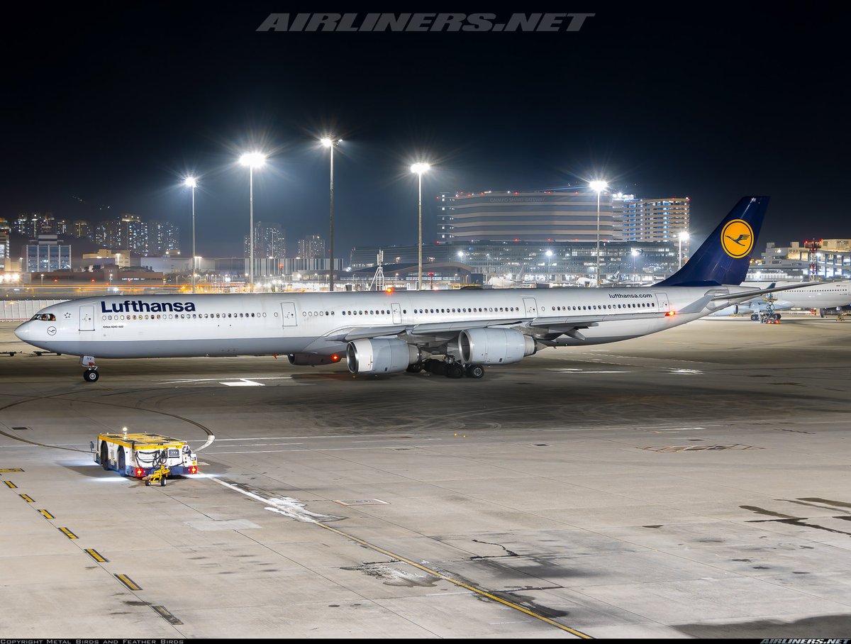 n194at's tweet image. Lufthansa 
Airbus A340-642 D-AIHV
HKG/VHHH Hong Kong Intl AirPort
aka Chek Lap Kok Airport
August 7, 2024
Photo by credit Metal Birds &amp;amp; Feather Birds
#AvGeek #Aviation #Airline #AvGeeks
#Airbus #A340 #HKG #HongKong #Lufthansa @lufthansa 🇩🇪
