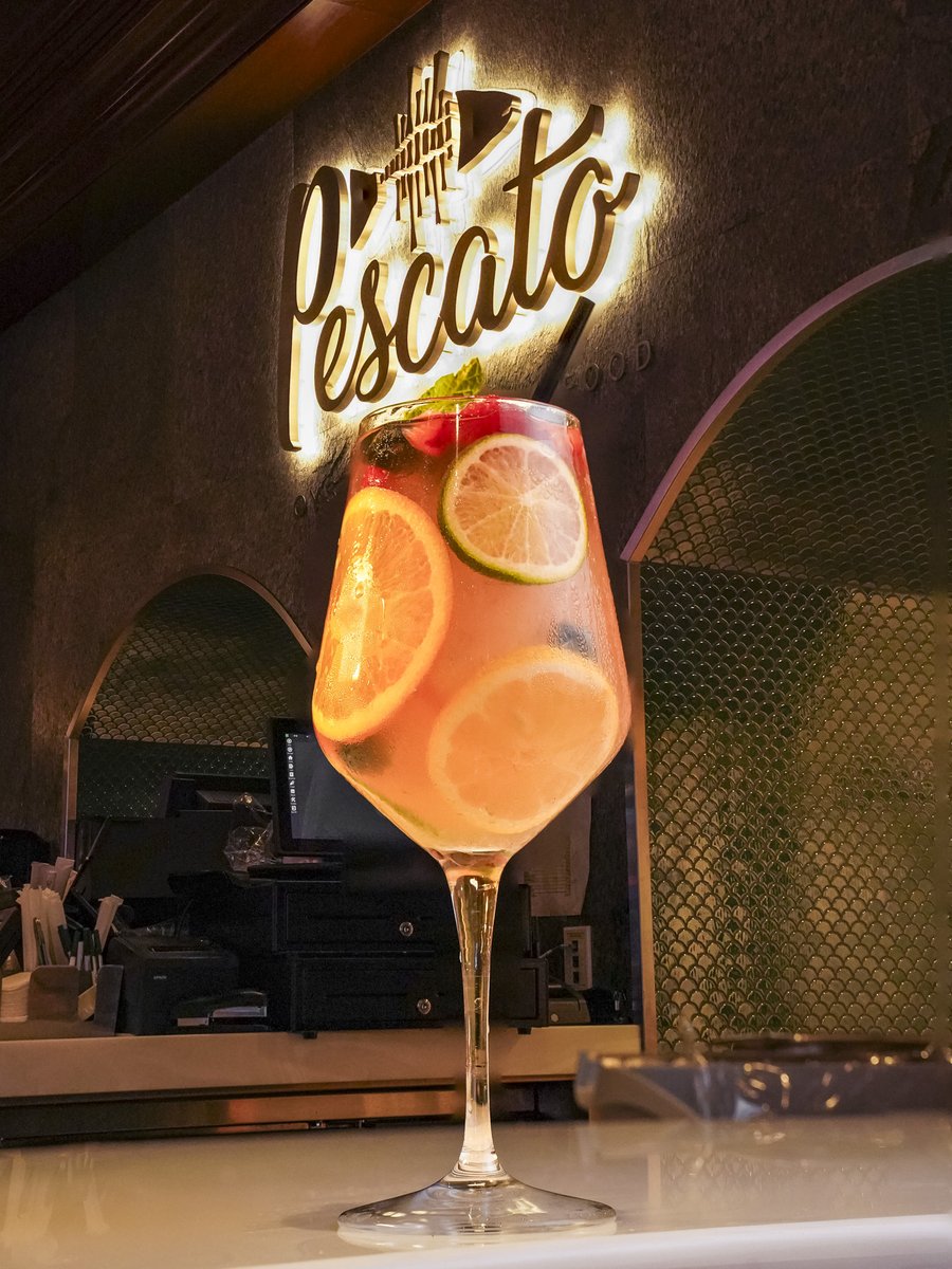 MorongoCasino's tweet image. 🍷✨ Sip into something refreshing at Pescato Oyster Bar! ✨🍷
Our new White Wine Sangria is the perfect blend of crisp white wine, fresh fruit, and bright citrus flavors — made for easy, breezy sipping. 🍊🍏

#MorongoCasino #Goodtimes #PescatoOysterBar #WhiteWineSangria