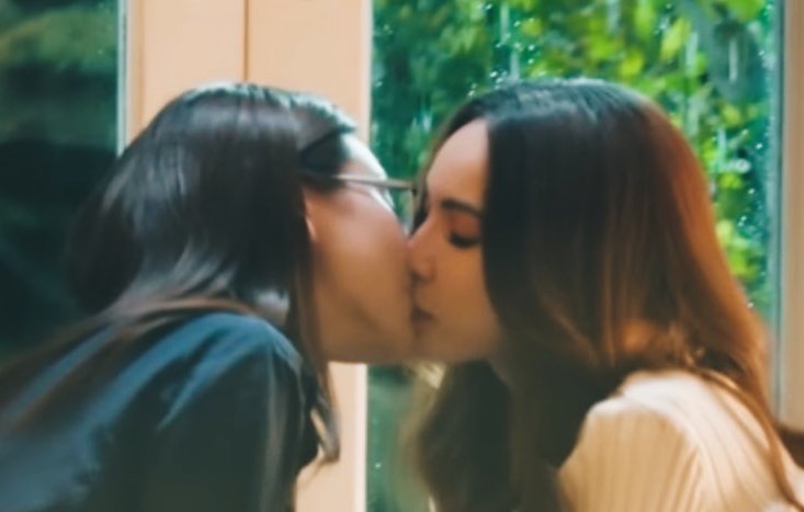 Bella Anderson tweet media