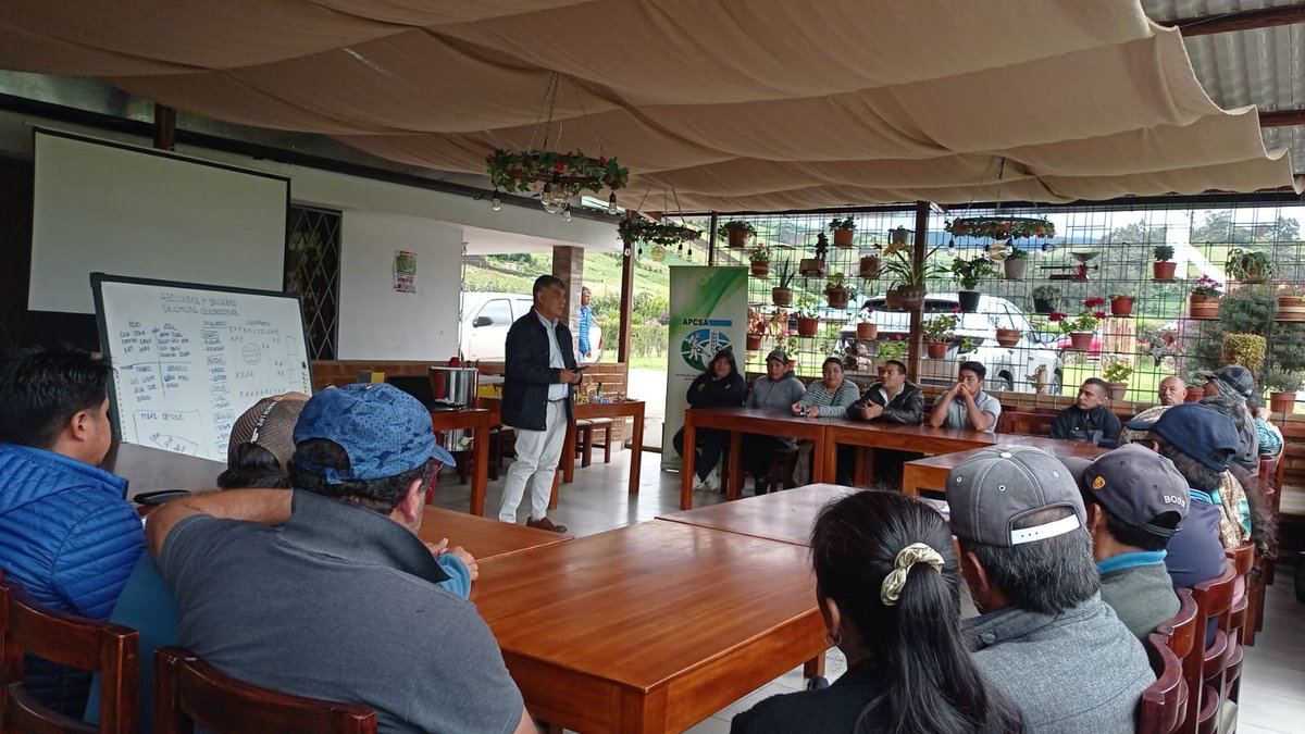 InclusysEc's tweet photo. Taller de Agricultura y Apicultura en Montúfar, Carchi.

🐝 Dinámicas colaborativas
🌱 Productores de Tulcán, Mira y Mascarilla
🤝 Impulsado por @apcsa_ecuador.

Sostenibilidad desde el territorio.

🔗 https://t.co/HdeqxCl0ma https://t.co/9EESsQELwg