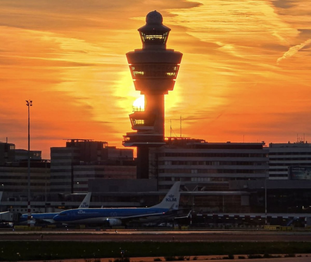 AirCargoEye's tweet image. Dutch airfreight suffered during the Middle East war
#AmsterdamSchipholAirport’s outbound #airfreight volumes to the #MiddleEast fell by 50 per cent in the month of March amidst the #US-#Israel- #Iran #war, which saw #oil #prices rise to more than US$100 a barrel.
#airports