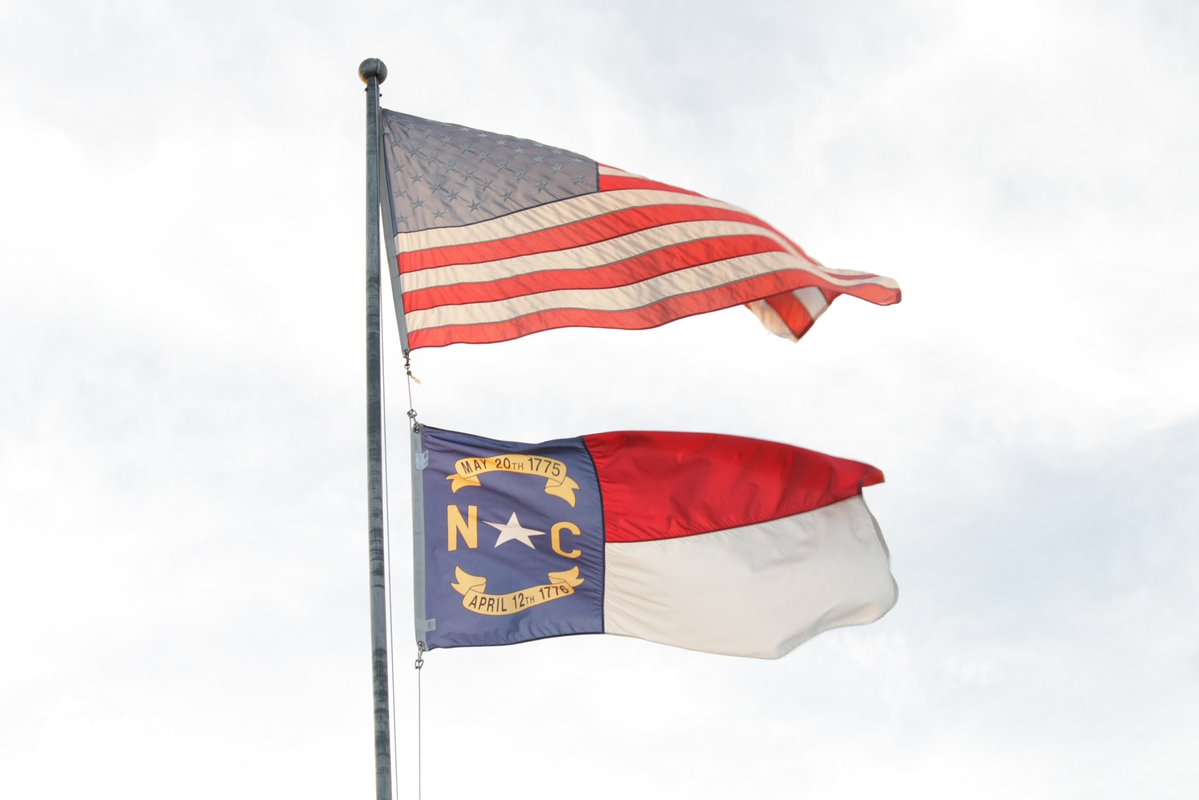 PollTracker2024's tweet image. High Point University/YouGov poll | 3/26-4/6 

President Trump approval (North Carolina)
❌Disapprove 55%
✅Approve 42%
❌Registered voters: [-16]
————
North Carolina 2028 generic ballots

(Likely voters)
US President 
🟦Democratic 46%
🟥Republican 44%
🟦Registered voters: D+4
——