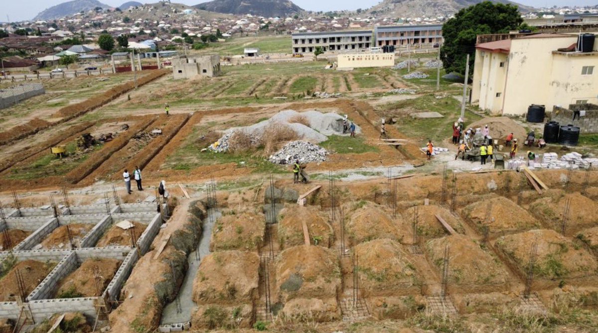 Sir J (J9) tweet media