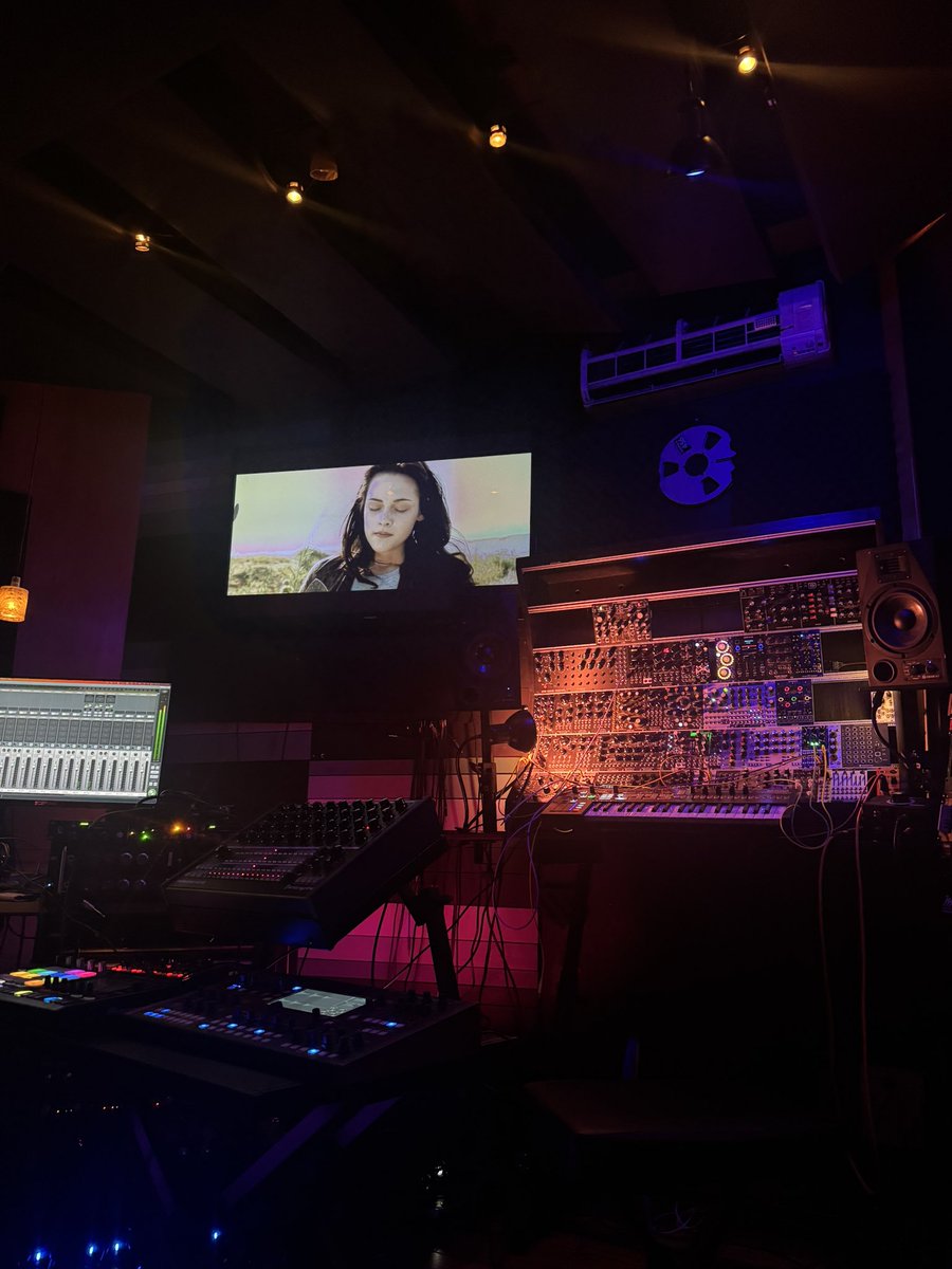 erin lecount tweet media