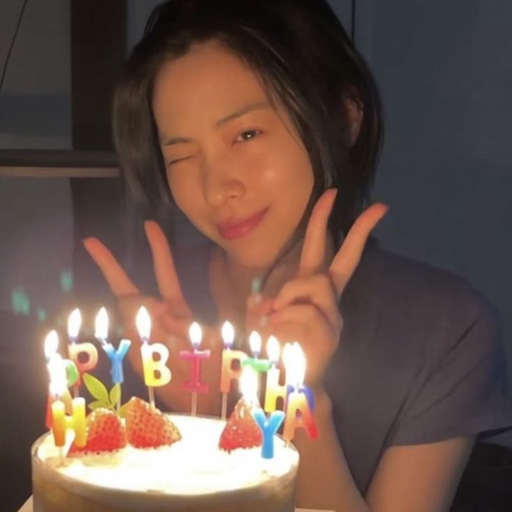 xo_avry's tweet photo. Special day. 🎂 Tapping keyboards ft. Blasting music, means work day. But my baby started the day with her wonderful gifts, she knows me very well. Grateful for another year older. 💌 https://t.co/C22JoJuHFp