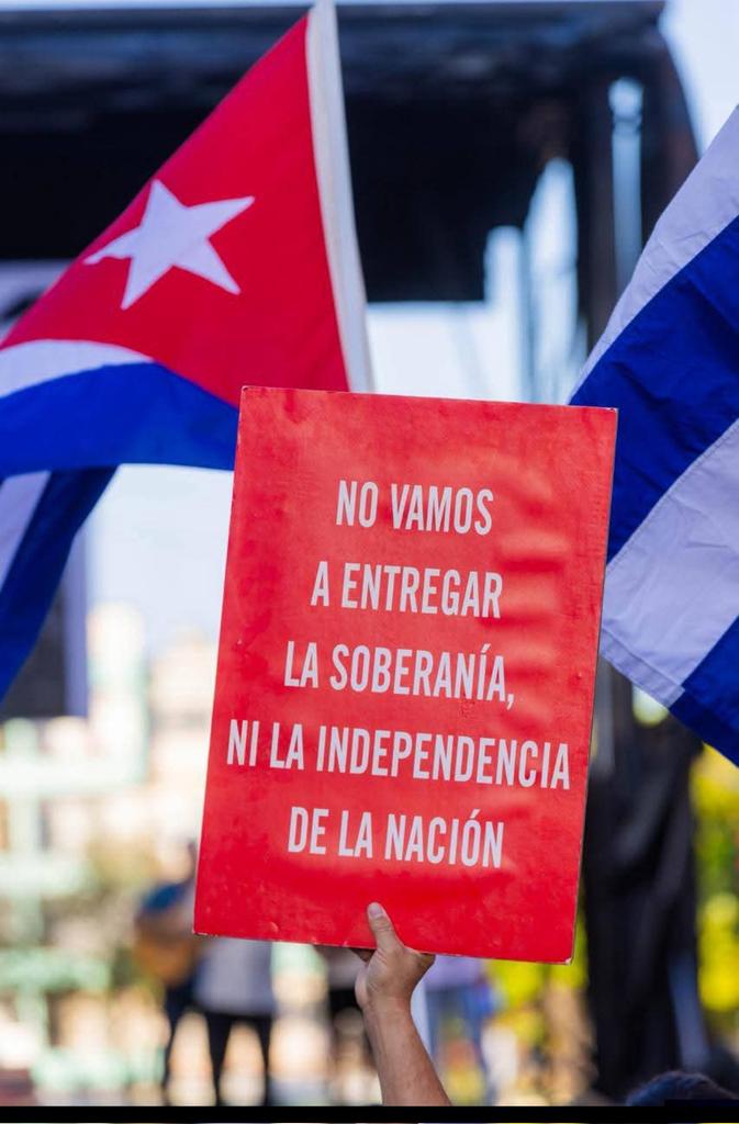 A 65 años de la proclamación del carácter socialista de la Revolución, el pueblo cubano evoca ese histórico hecho, ante un escenario actual igual de desafiante pero con la misma convicción.
#CubaVencerá 
#CubaSeDefiende