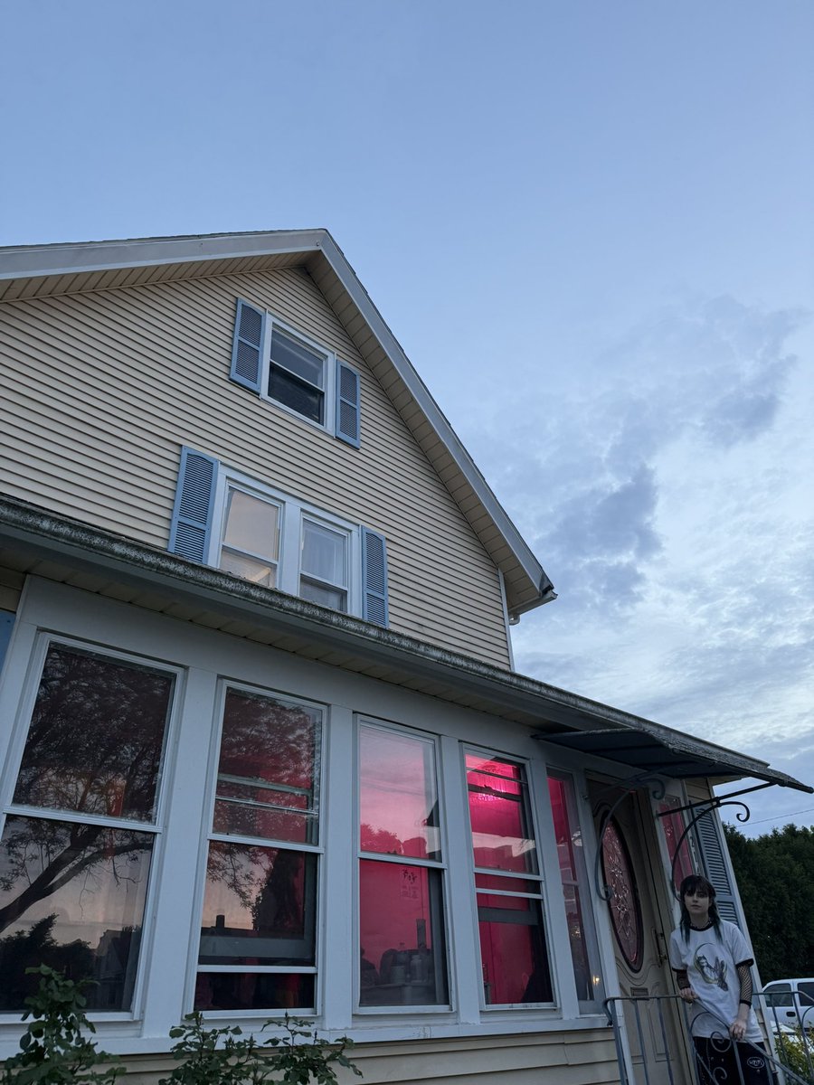 emo by blink-182 🌸 tweet media