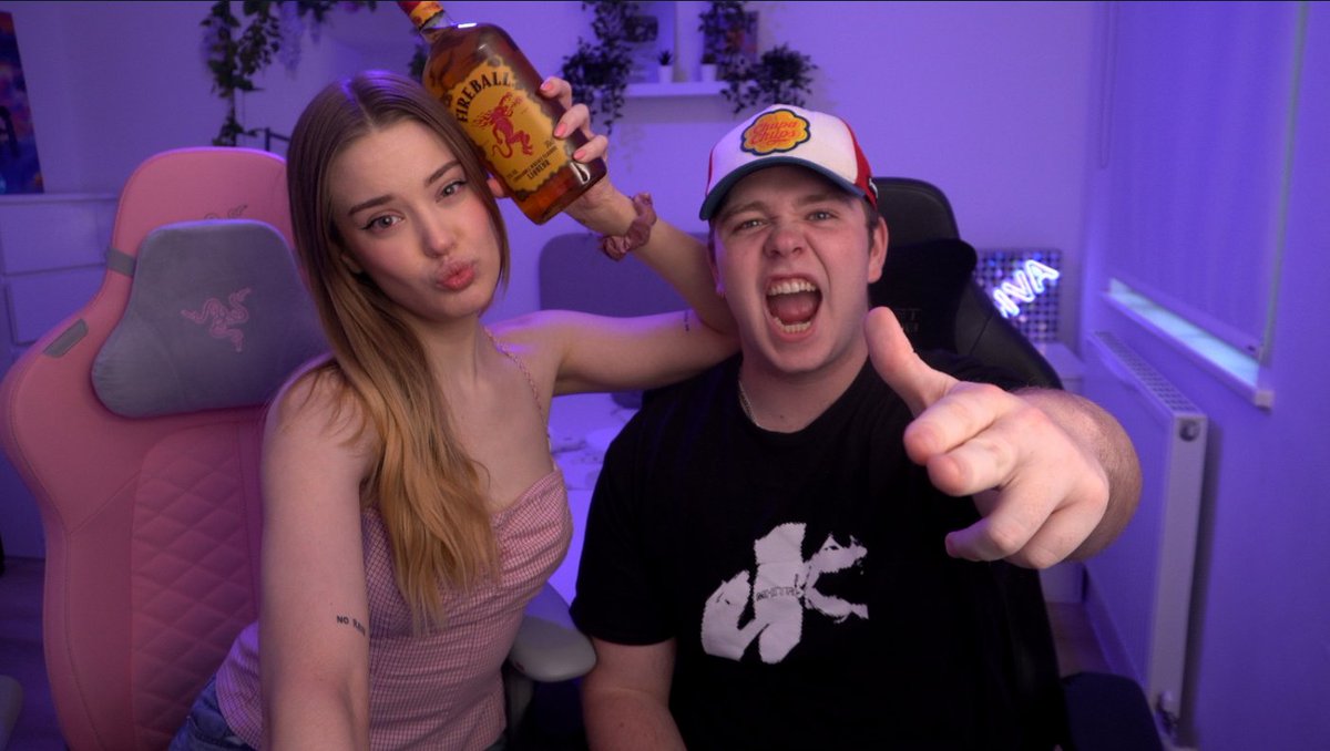 Lexie_Mariex's tweet image. CELEBRATING MOVING OUT BY DRINKING A BOTTLE OF FIREBALL FOR THE LAST TIME WITH @harrynotaverage #nostalgia twitch.tv/lexiemariex