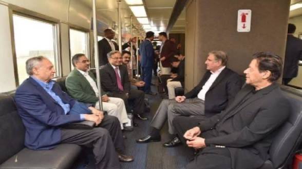 پاکستانی وفد کا وزیراعظم عمران خان کی قیادت میں امریکہ کا دورہ سادگی کی ایک مثال بن گیا