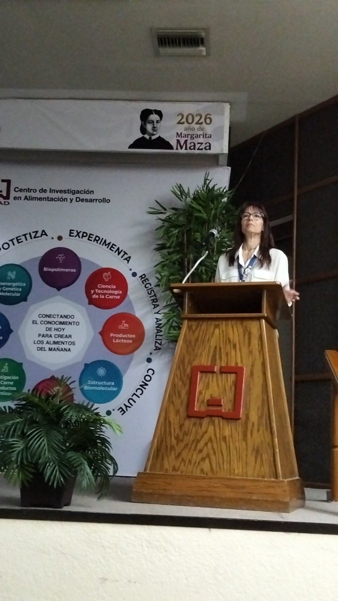 juancramirez_c's tweet photo. La Dra. Susana M. Scheuren dando su interesante plática "Del concepto al producto: el TRL y Aquazul" dentro del 5to Foro Académico de nuestra coordinación en CIAD- Hermosillo. https://t.co/wQzHbaBOCw