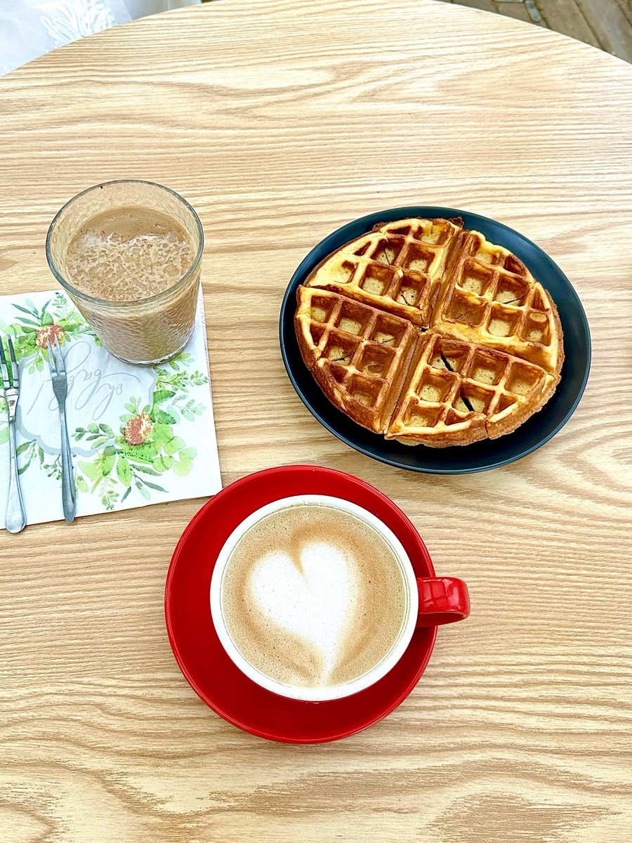 geoffro65932128's tweet photo. Morning ride through the oak-lined path →  Brunch at the riverside café →  Bookstore browse in the old town square. Perfect slow Saturday! #WeekendVibes #LocalExploration https://t.co/c1qa1CcIgz