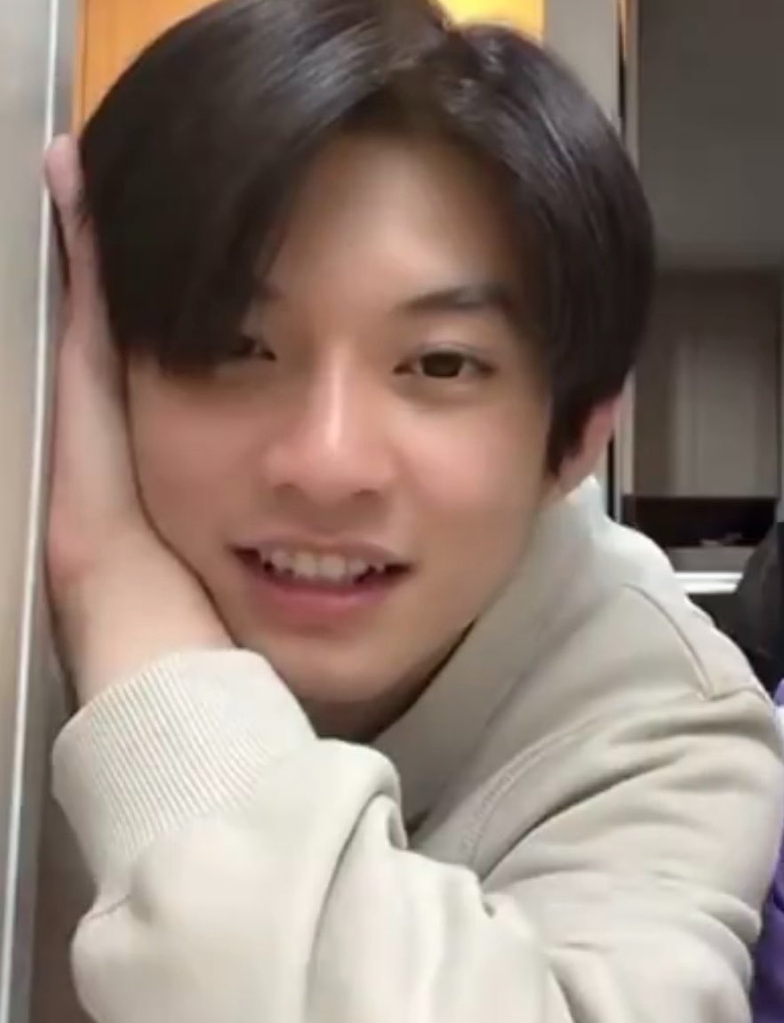 𝒓𝒚🍒 tweet media