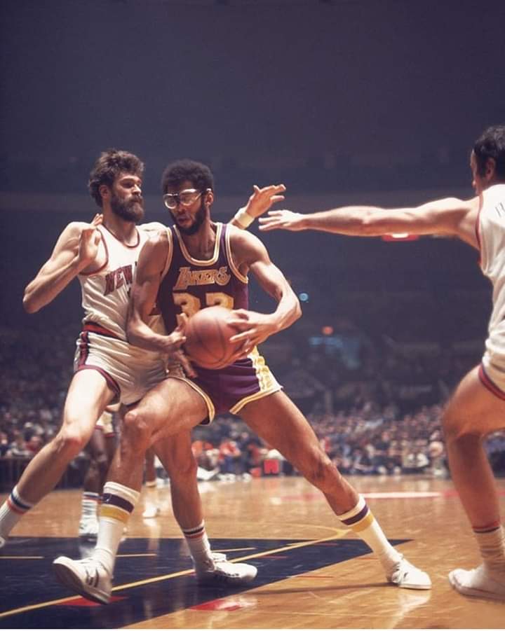 HansomRansom4's tweet photo. Happy birthday Kareem Abdul Jabbar of The L A Lakers vs Phil Jackson of the NY Knicks. #kareemabduljabber #nba #center #lalakers #milwaukeebucks #uclabruins #champion #philjackson #nyknicks https://t.co/SHukXjqfeG