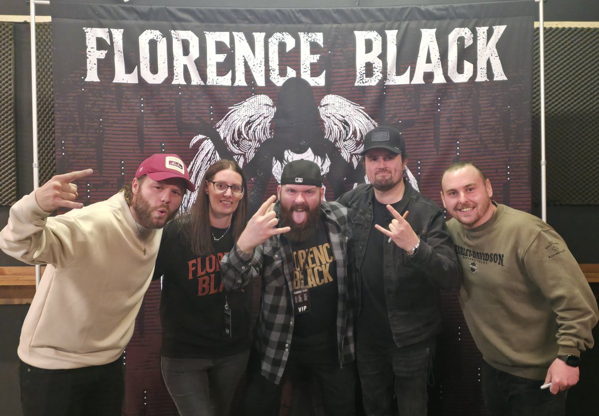 RagMan_85's tweet photo. Mrs and I are here! Met the guys and ready to rock. @florenceblackUK https://t.co/IP6InT0LKn