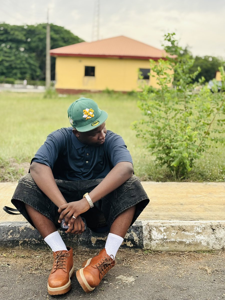 Iyodo_js's tweet image. FYB day 4
Denim on Denim / Y2K vibes 

I chose to represent the UK Y2K gangsters today 
Inspo from 2pac 
#FUNAABFYB26 
#2pac 
#Y2KRevival2026