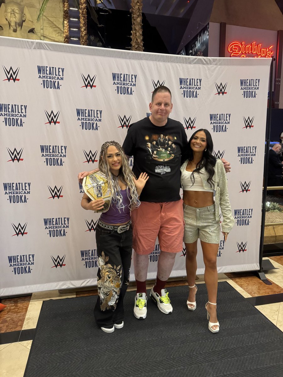 Aaron Vine tweet media