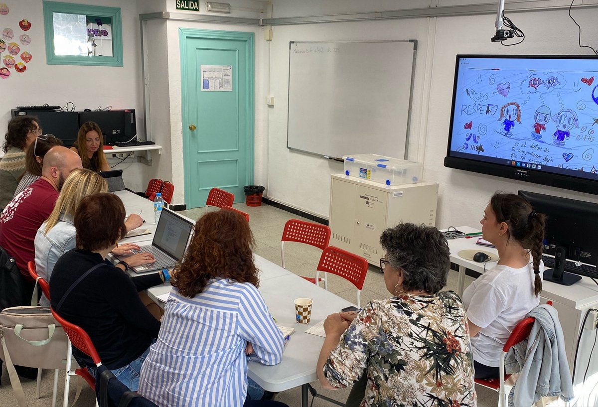 ColegioMSiurot's tweet photo. 👉🏼Manos a la obra por la
#Paz ☮️ 
Hoy nuestro centro ha recibido a los coordinadores y coordinadoras de la red
Escuela: Espacio de Paz -
Proyecto Intercentros
#Málaga
👉🏼Un orgullo compartir esta jornada con #compañeros y #compañeras tan
comprometidos con la convivencia escolar💕 https://t.co/LWRqXdHuxi