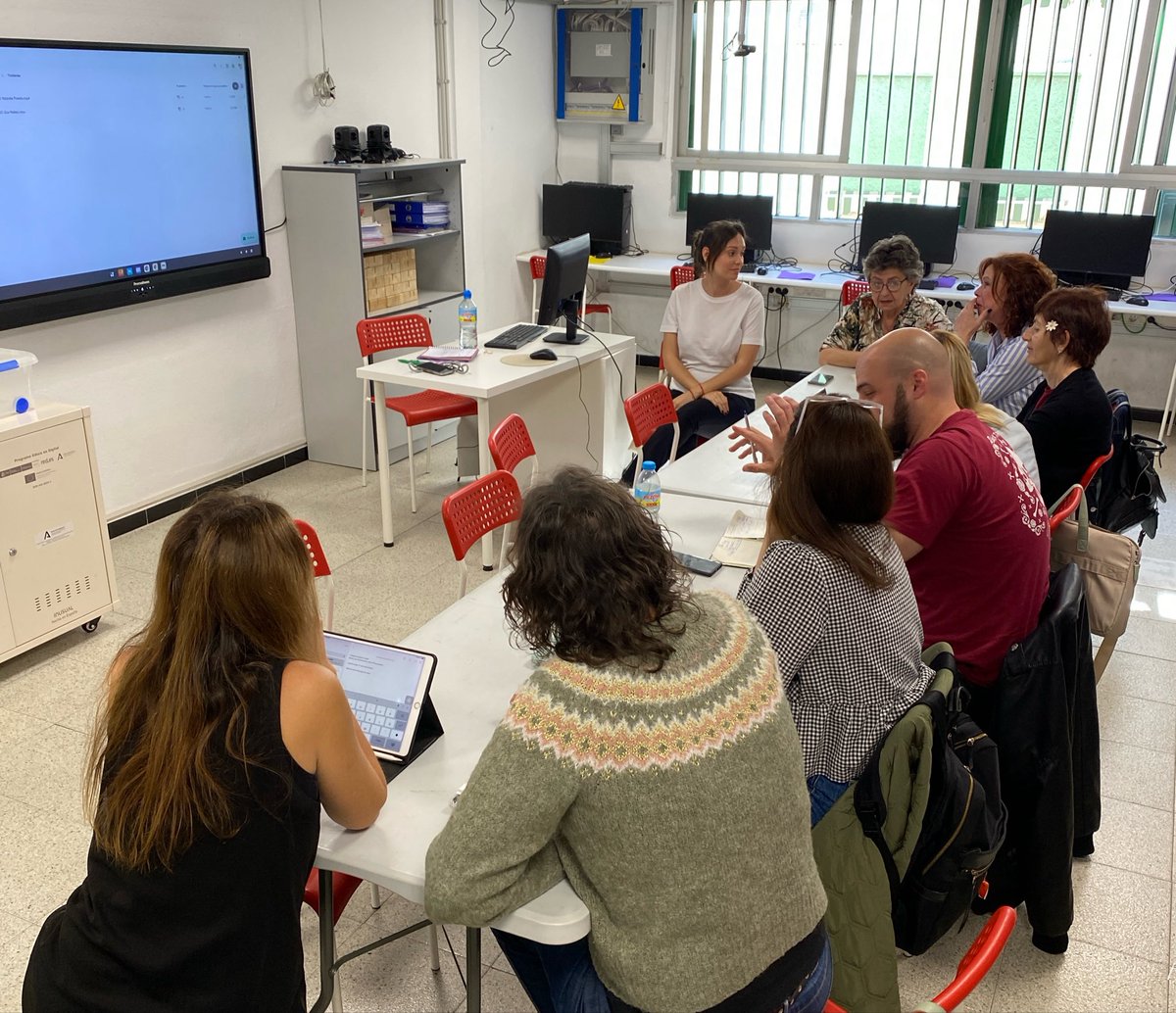 ColegioMSiurot's tweet photo. 👉🏼Manos a la obra por la
#Paz ☮️ 
Hoy nuestro centro ha recibido a los coordinadores y coordinadoras de la red
Escuela: Espacio de Paz -
Proyecto Intercentros
#Málaga
👉🏼Un orgullo compartir esta jornada con #compañeros y #compañeras tan
comprometidos con la convivencia escolar💕 https://t.co/LWRqXdHuxi