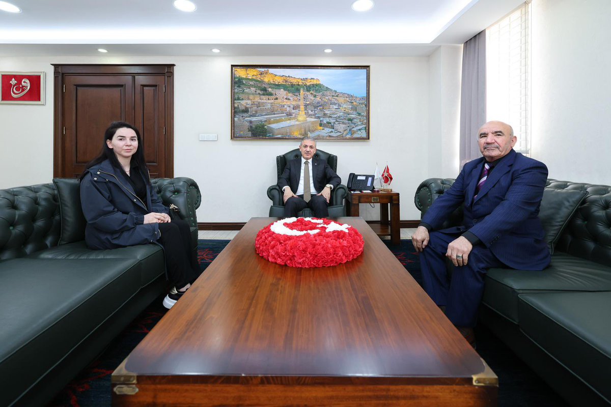 Mardin_Valiligi's tweet photo. Valimiz Sayın @tuncay_akkoyun ,
▶️ Nusaybin Muharip Gaziler Derneği Başkanı Fahrettin Akdeniz’i,
▶️ İHH Genel Başkan Yardımcısı ve Teşkilat Başkanı Muhammed Cihat Çelik, Teşkilatlanma Birimi Sorumlusu Talha Bekiroğlu ve Mardin Şube Başkanı Hamdullah Aşar’ı,
▶️ Yazar-Şair Mehmet Kızılkaya’yı Valilik Makamında ağırladı.

@iletisim 
@TC_icisleri