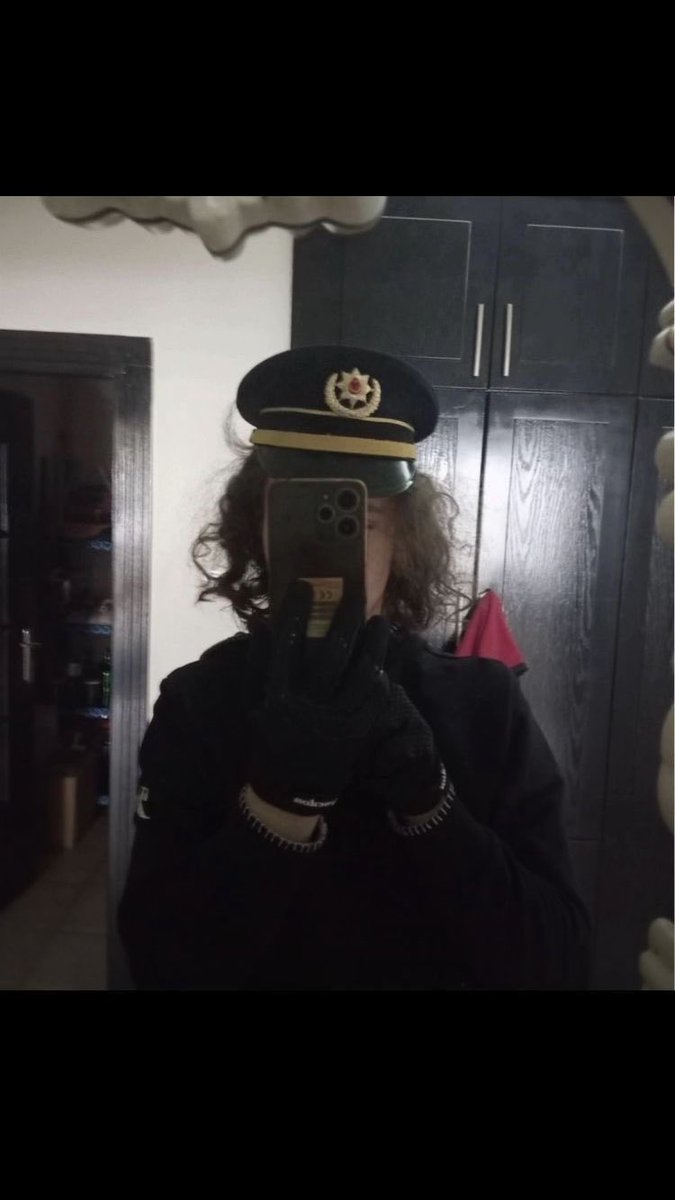 rejimedya's tweet photo. Kahramanmaraş’taki okul saldırısının failinin polis üniforması ve silahlar ile verdiği pozlar ortaya çıktı. https://t.co/VIGeGPNeT0