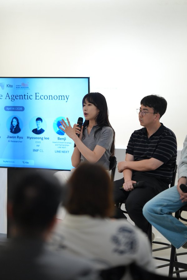 💬 Panel 2 · 构建 Agentic Economy,则把视角转向价值流动与商业生态。

@Tiger_Research_ 的 <a href="/TIGER_NODE/">Daniel Kim I Tiger Research</a>、NAVER Cloud AI 的 Jiwon Ryu、<a href="/unifi_x/">Unifi</a> / LINE NEXT 的 <a href="/iam1daboi/">Benji</a>、<a href="/INF_CryptoLab/">INF CryptoLab</a> 的 <a href="/HSlee_INF/">HS | ARK Point</a> 同台，仍由 <a href="/chillguyuno/">ChillGuy Uno</a> 串联。

几位嘉宾围绕价值如何在开放与封闭 AI